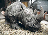 Садово-паркова-скульптура, носоріг